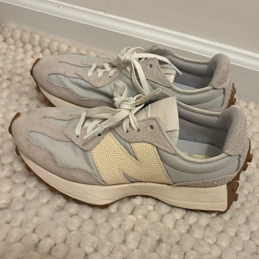This is a New Balance 327 sneaker in a grey/off-white colorway